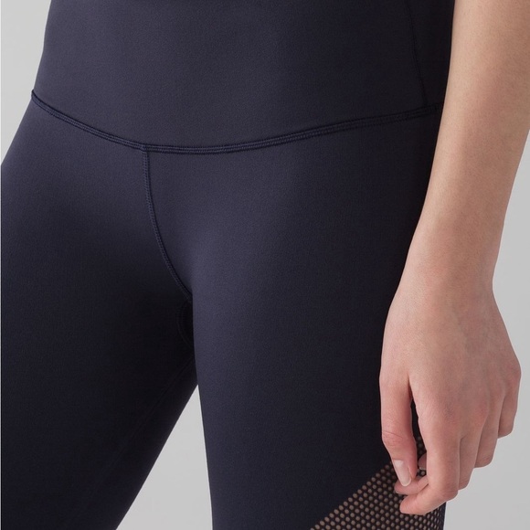 Grey Lululemon Reveal 7/8 Tight Size Small - Picture 8 of 10